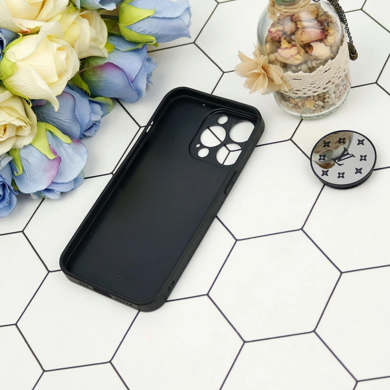 قاب محافظ لنزدار آینه ای + پاپ سوکت طرح LV مشکی iPhone 13 Pro