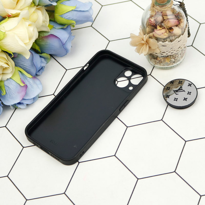 قاب محافظ لنزدار آینه ای + پاپ سوکت طرح LV مشکی iPhone 13