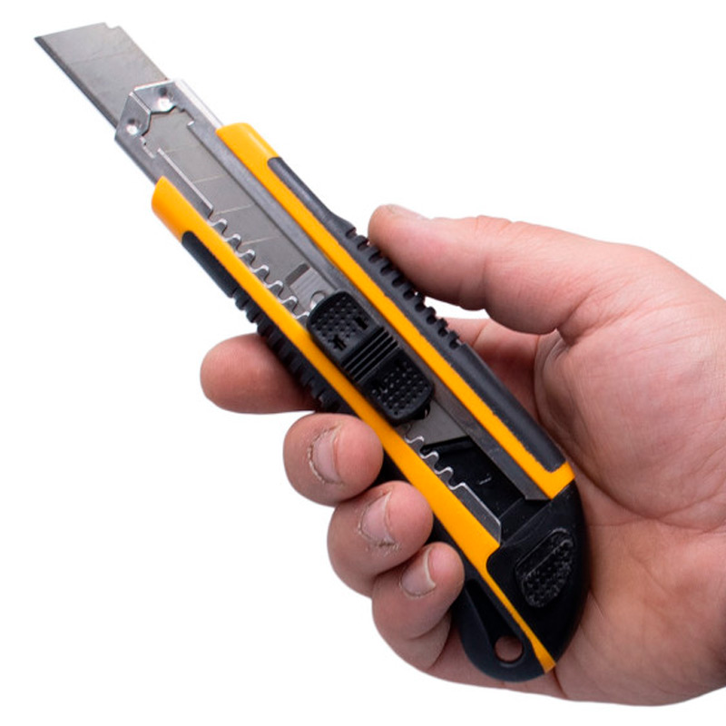کاتر پلاستیکی 5 تیغ اینکو Ingco HKNS1805 18mm