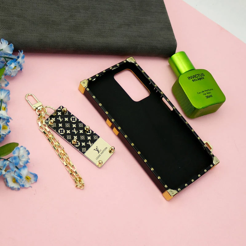 قاب فانتزی صندوقی LV مشکی طلایی + آویز دستی Xiaomi Redmi Note 11 Pro Plus