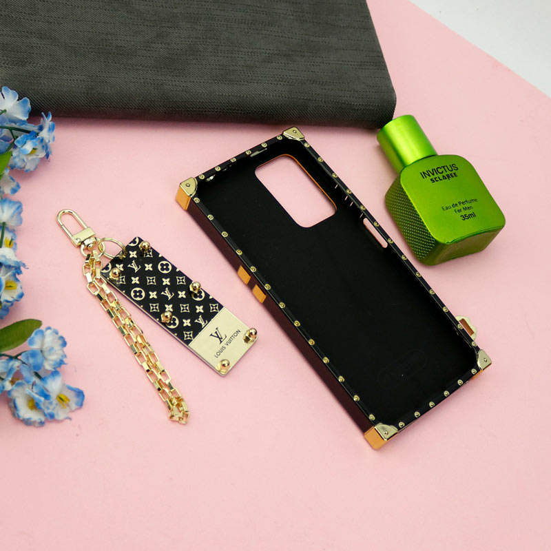 قاب فانتزی صندوقی LV مشکی طلایی + آویز دستی Xiaomi Redmi Note 11 Pro Plus