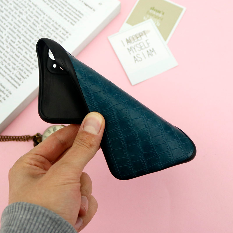قاب محافظ لنزدار چرمی کروکودیل iPhone 11