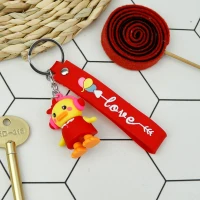 جاکلیدی سیلیکونی + بند آویز جوجه لباس قرمزی سری C