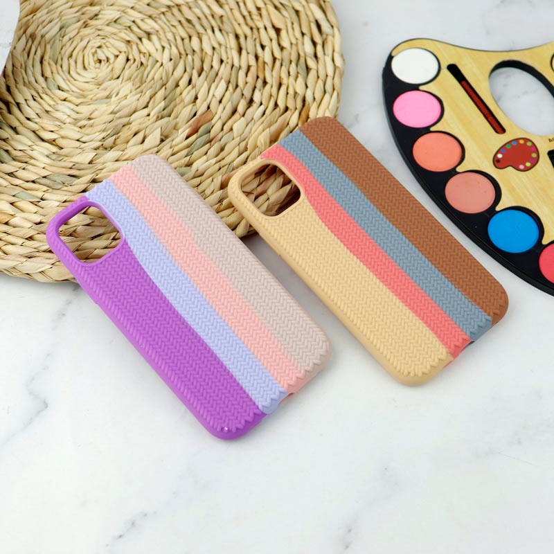 قاب سیلیکونی اورجینال رنگین کمانی طرح بافت iPhone 11