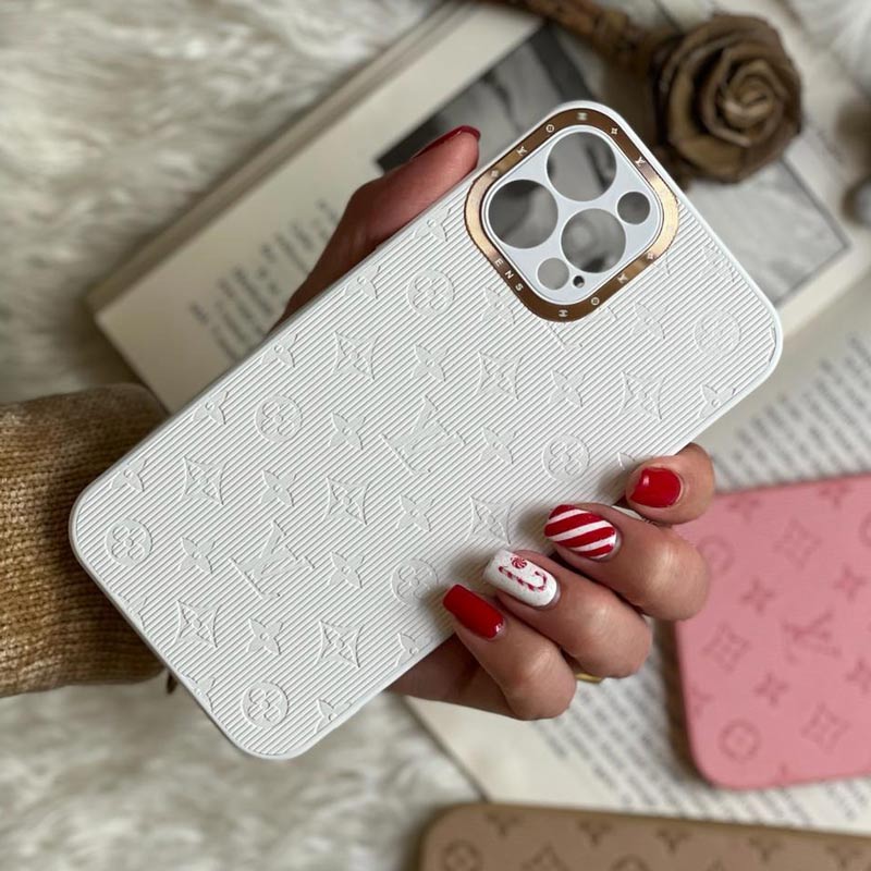 قاب چرمی داغی خورده LV محافظ لنزدار iPhone 13 Pro مشکی