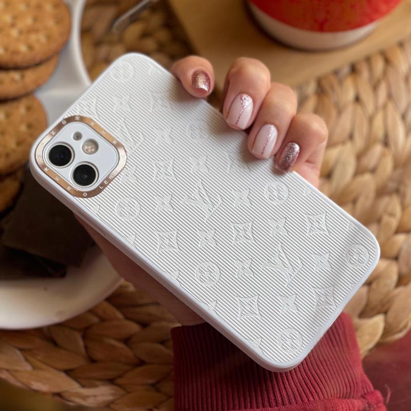 قاب چرمی داغی خورده LV محافظ لنزدار iPhone 13 Pro Max