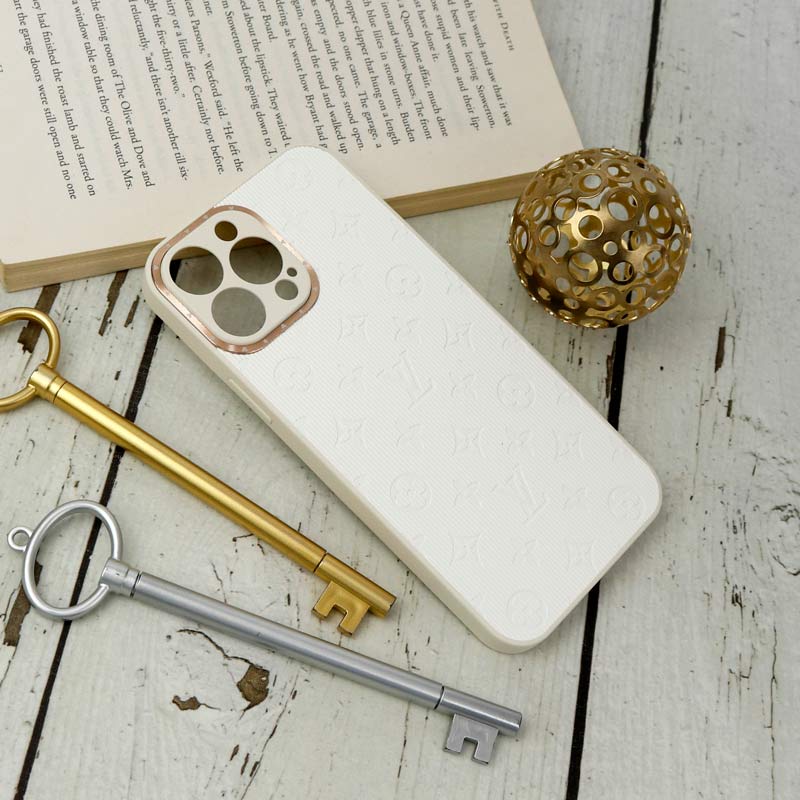 قاب چرمی داغی خورده LV محافظ لنزدار iPhone 13 Pro Max