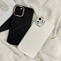 قاب چرمی داغی خورده LV محافظ لنزدار iPhone 13