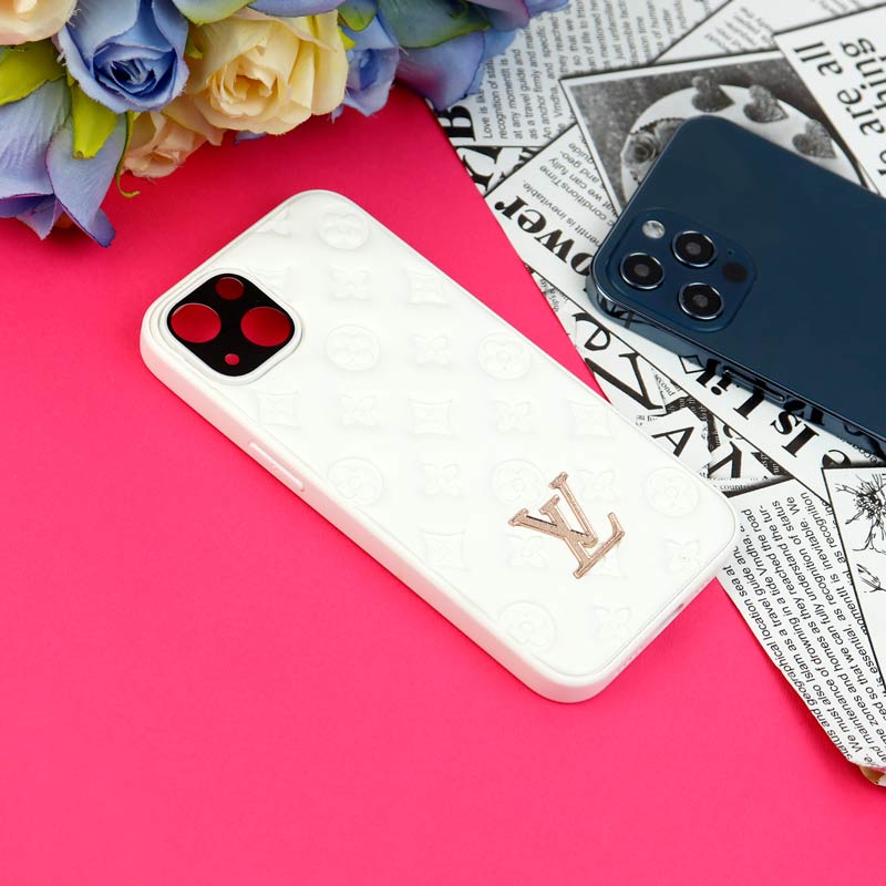 قاب چرمی LV محافظ لنزدار iPhone 13