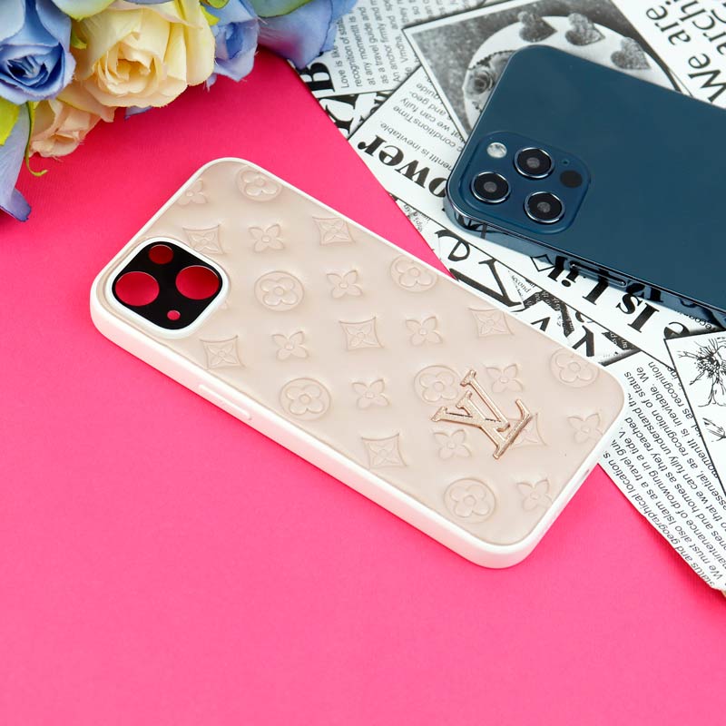 قاب چرمی LV محافظ لنزدار iPhone 13
