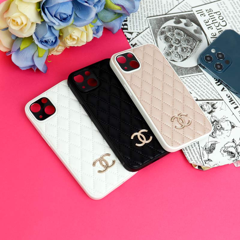 قاب چرمی Gucci محافظ لنزدار iPhone 13