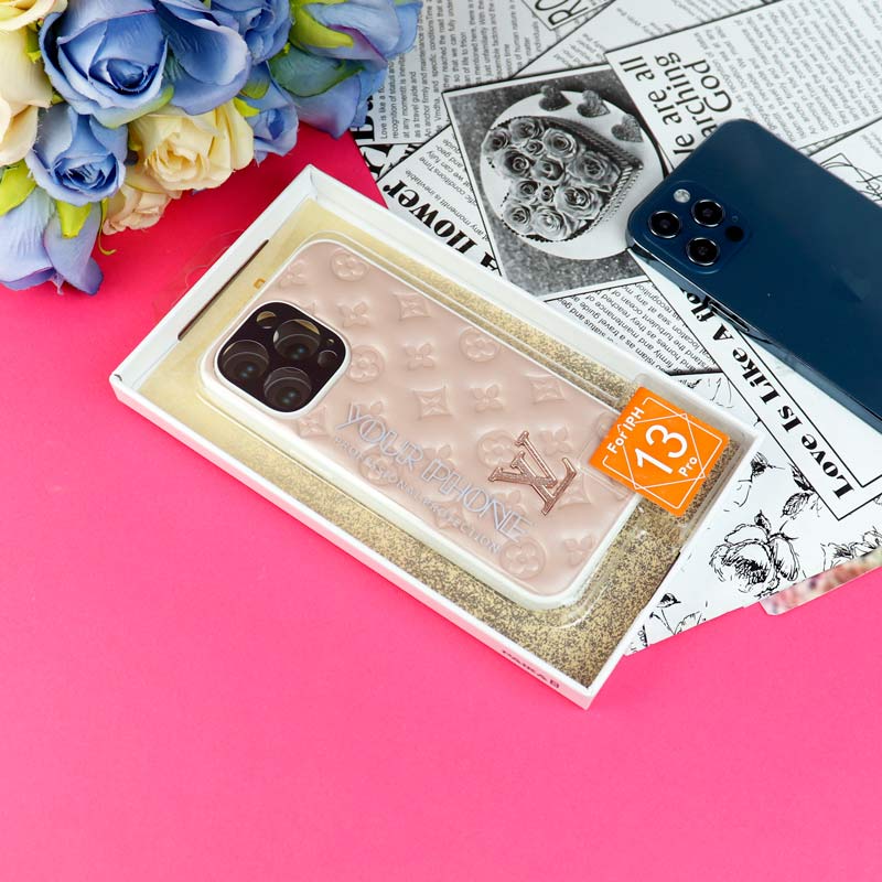 قاب چرمی LV محافظ لنزدار iPhone 13 Pro