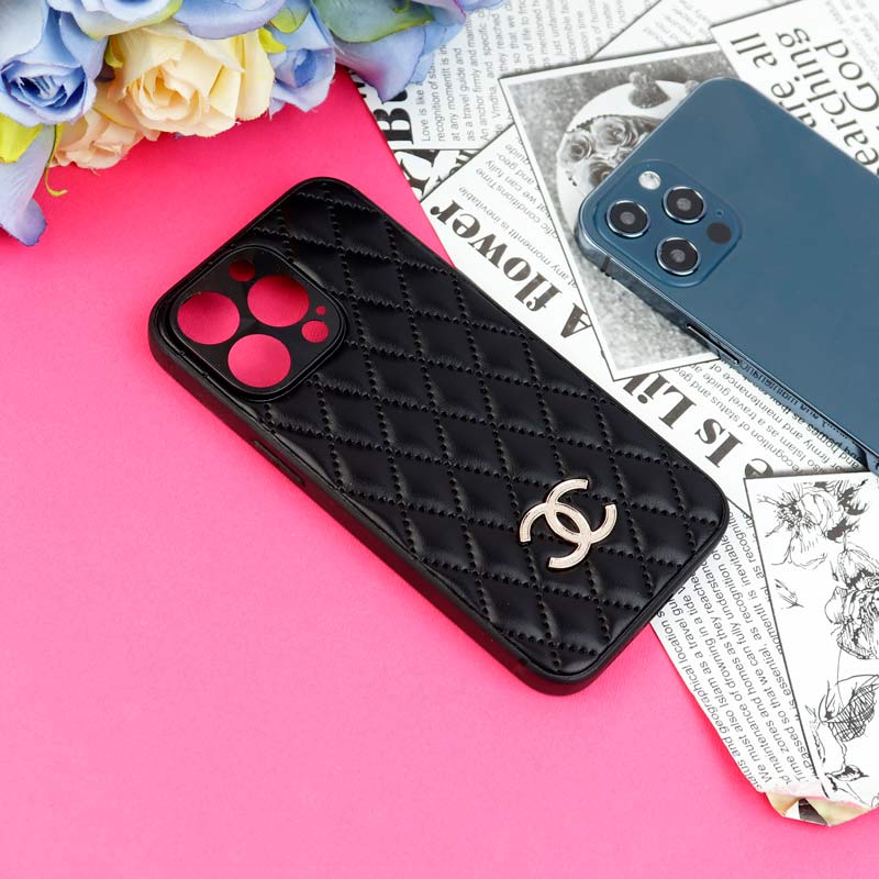 قاب چرمی Gucci محافظ لنزدار iPhone 13 Pro