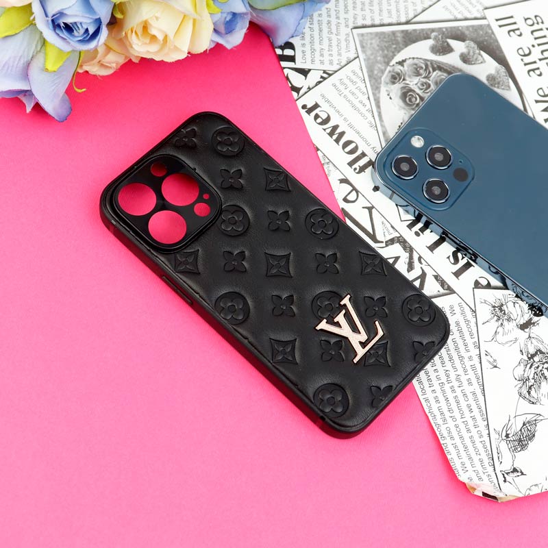 قاب چرمی LV محافظ لنزدار iPhone 13 Pro