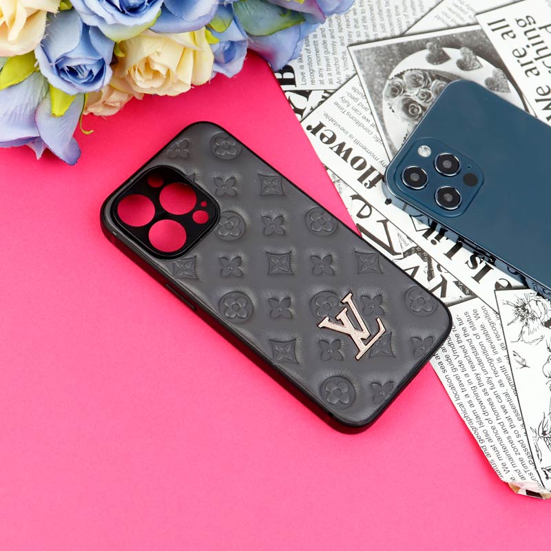 قاب چرمی LV محافظ لنزدار iPhone 13 Pro
