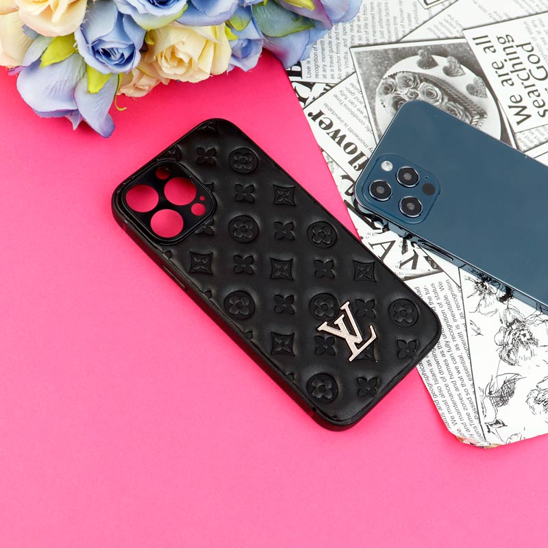 قاب چرمی LV محافظ لنزدار iPhone 13 Pro Max