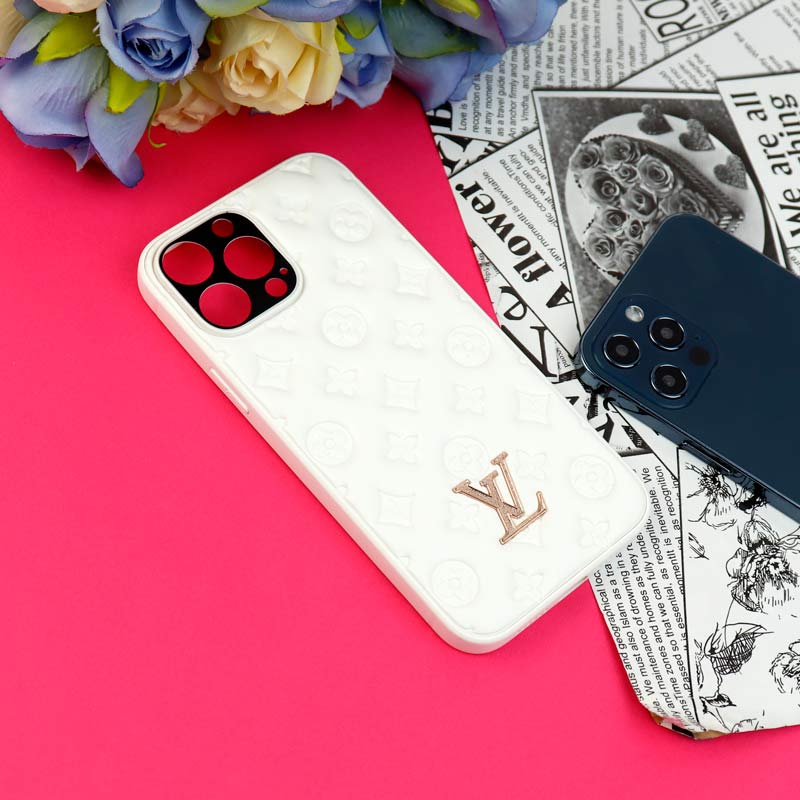 قاب چرمی LV محافظ لنزدار iPhone 13 Pro Max