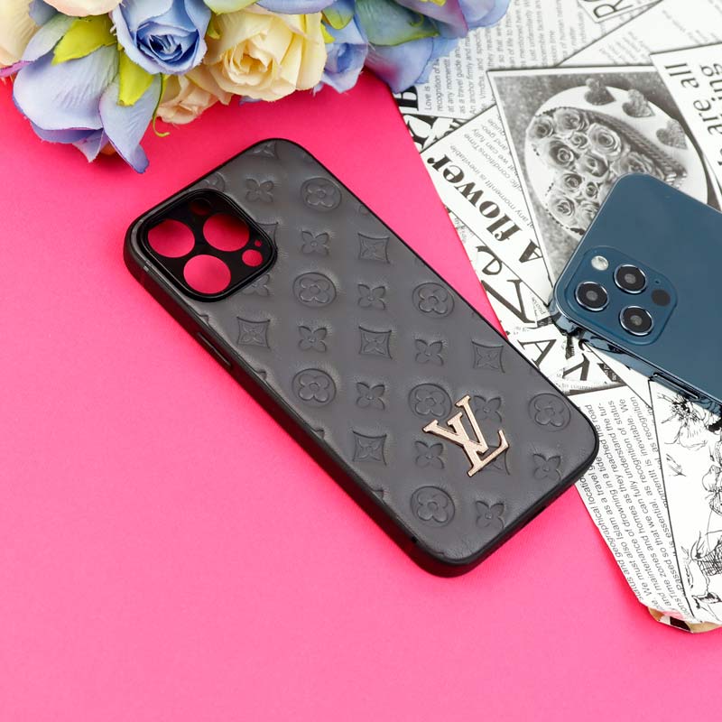 قاب چرمی LV محافظ لنزدار iPhone 13 Pro Max
