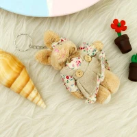 جاکلیدی خرگوش لباس دار دختر