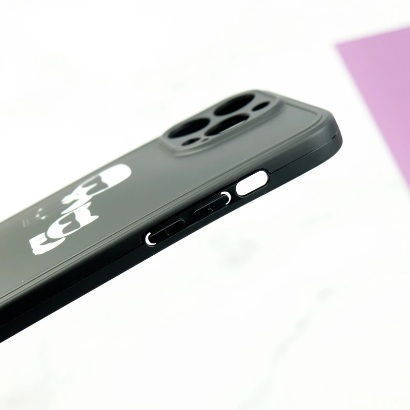قاب طرحدار بوتر محافظ لنزدار iPhone 13 Pro کارل مشکی