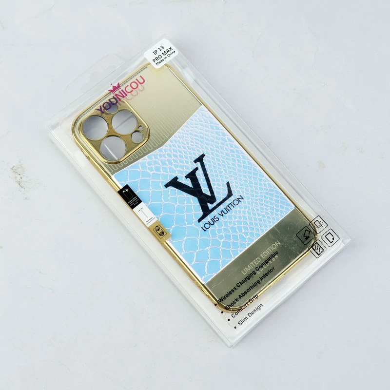 قاب طرح چرمی LV هولوگرامی محافظ لنزدار iPhone 13 Pro Max طلایی
