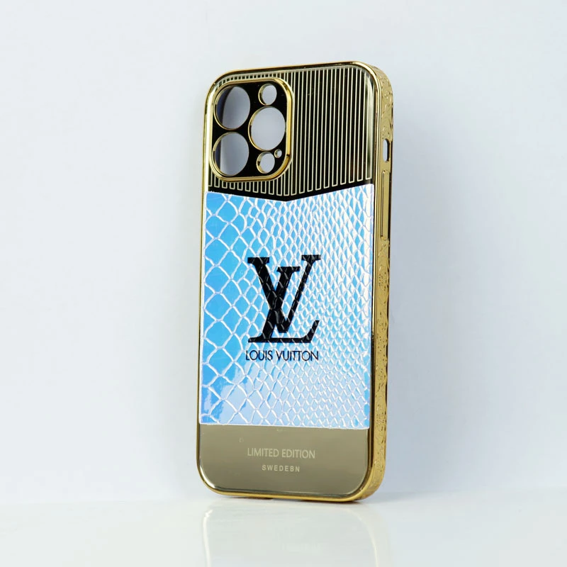 قاب طرح چرمی LV هولوگرامی محافظ لنزدار iPhone 13 Pro Max طلایی