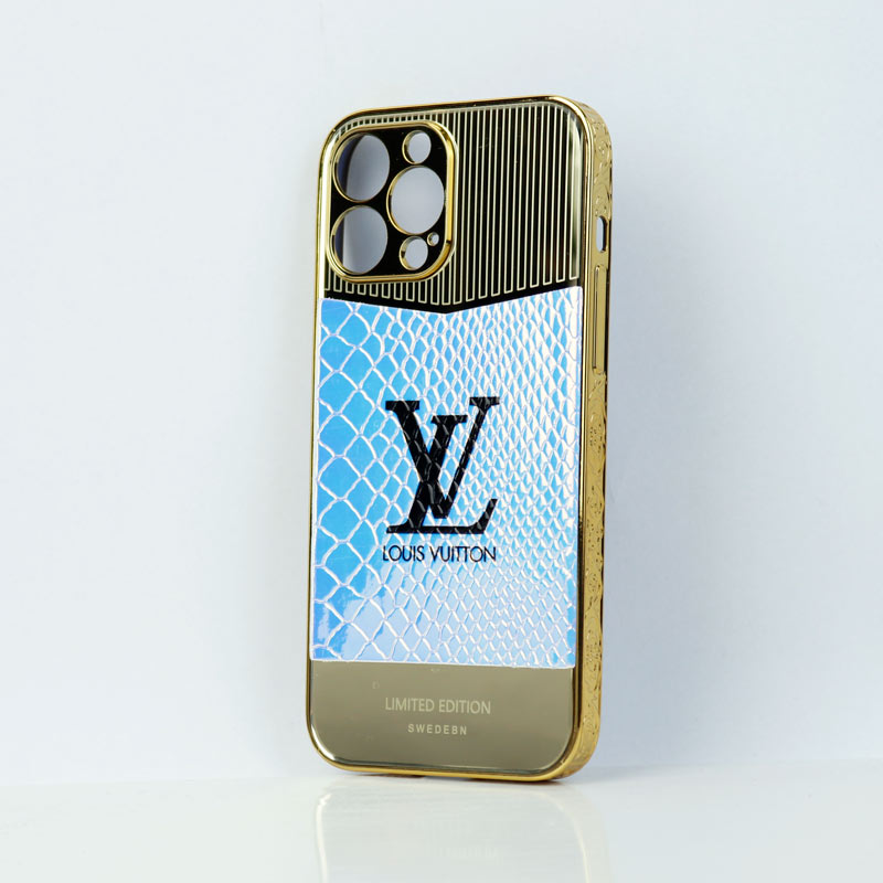 قاب طرح چرمی LV هولوگرامی محافظ لنزدار iPhone 13 Pro Max طلایی