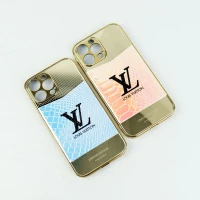 قاب طرح چرمی LV هولوگرامی محافظ لنزدار iPhone 13 Pro Max طلایی