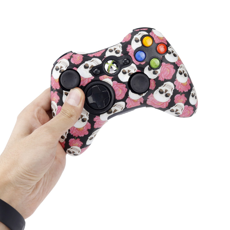 روکش دسته بازی Xbox 360 طرح گل و اسکلت زمینه مشکی