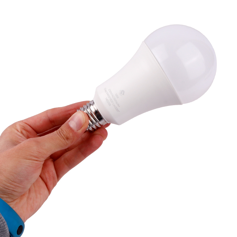 لامپ حبابی LED پارس شوان Pars Schwan E27 18W