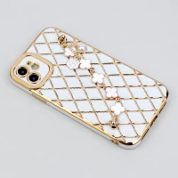 قاب بالشتی دستبندی محافظ لنزدار iPhone 11
