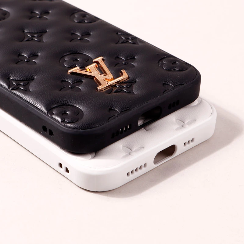 قاب پافر چرمی LV محافظ لنزدار iPhone 14