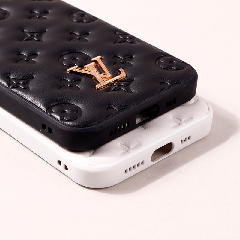 قاب پافر چرمی LV محافظ لنزدار iPhone 14