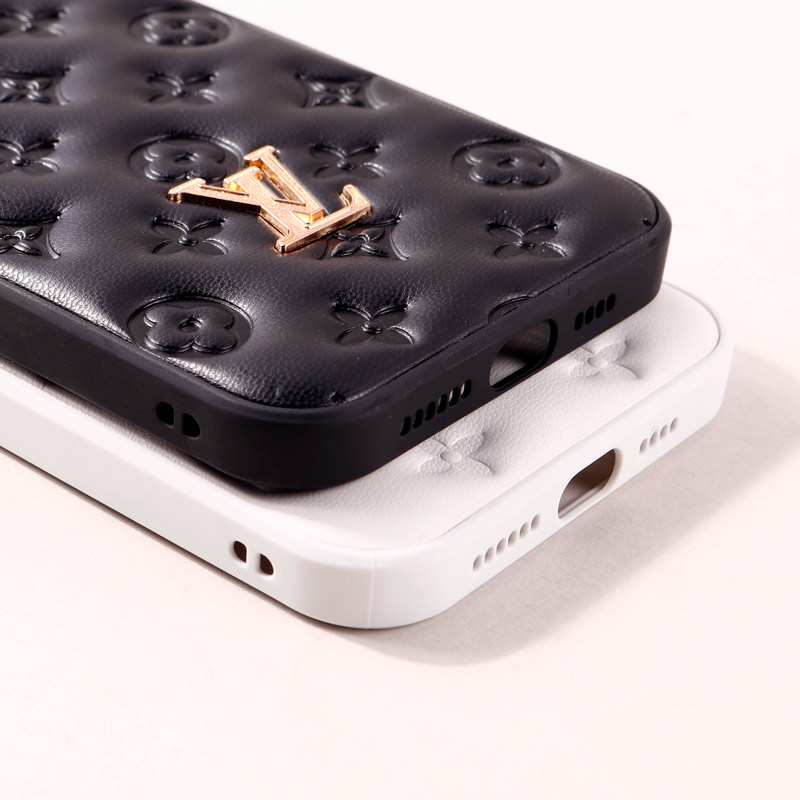 قاب پافر چرمی LV محافظ لنزدار iPhone 14 Plus