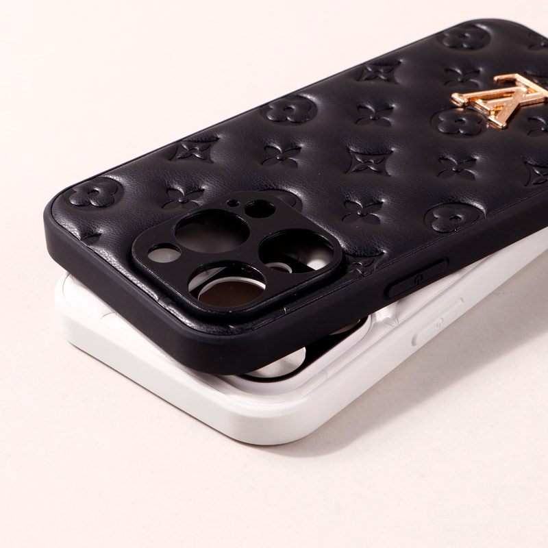 قاب پافر چرمی LV محافظ لنزدار iPhone 14 Pro