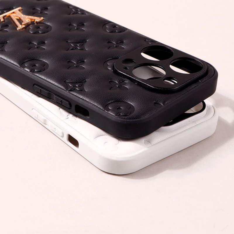 قاب پافر چرمی LV محافظ لنزدار iPhone 14 Pro