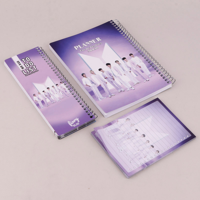 ست 2 عددی دفتر پلنر مستر راد طرح BTS کد 183157 + کاغذ یادداشت